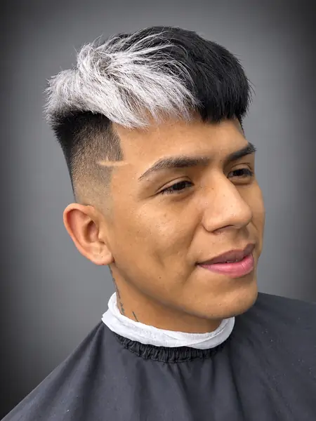 Mechas platinadas con fade